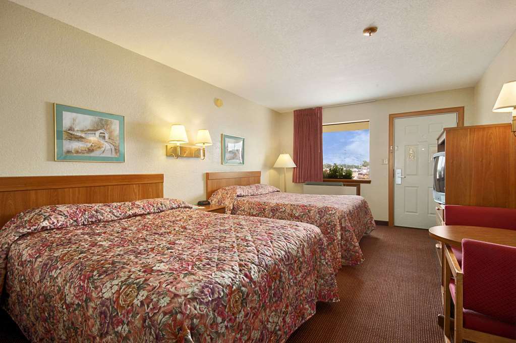 Days Inn By Wyndham Pratt Habitación foto